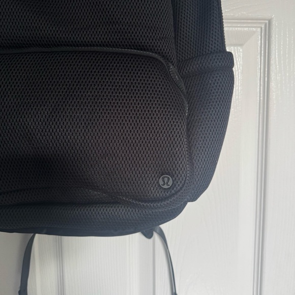 NWT lululemon athletica Black Everywhere Knit Mesh Backpack - Picture 2 of 5